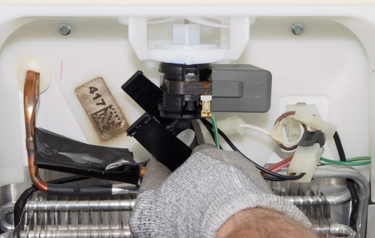 تعویض فن و موتور یخچال با گارانتی قطعات اصلی 2 تعویض فن و موتور یخچال