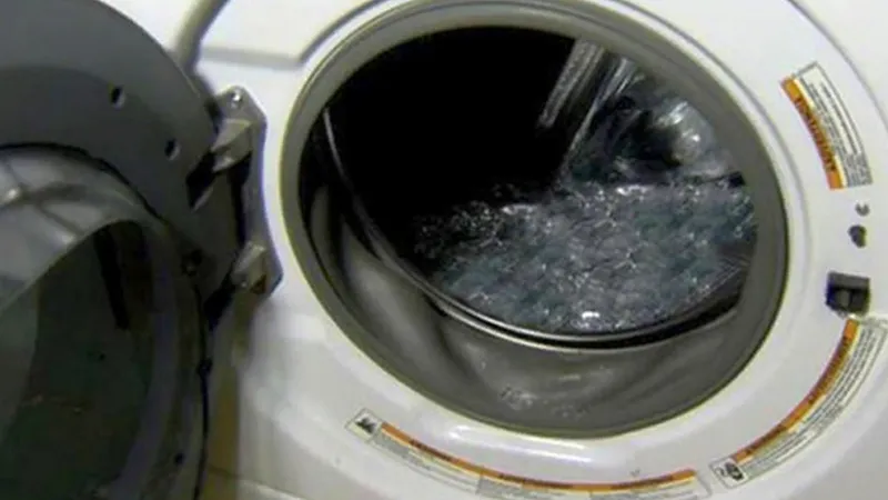 علت جمع شدن آب در ماشین لباسشویی پس از شستشو